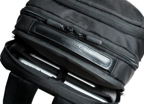 Рюкзак Victorinox Altmont Deluxe Travel Laptop 15'', чёрный, 30x26x46 см, 25 л