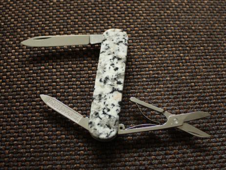 Нож-брелок Victorinox Classic LE, 58 мм, 4 функции, рукоять из натур. камня, "Rosa Betha" (подар.упа