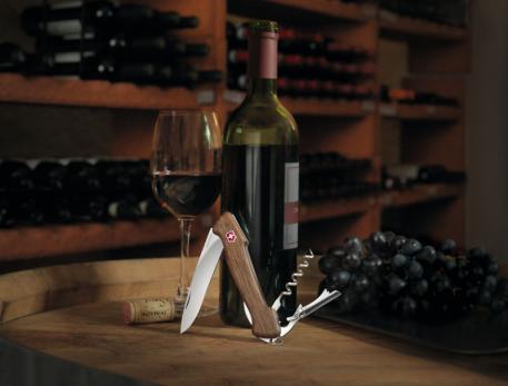Нож Victorinox Wine Master, 130 мм, 6 функций, ореховое дерево